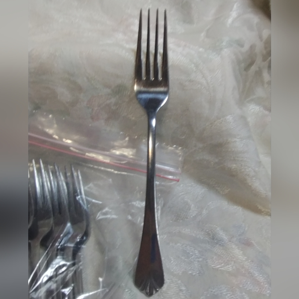 18 Piece Forks By Farberware